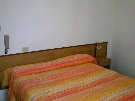 Basic Tek Büyük Yataklı Oda