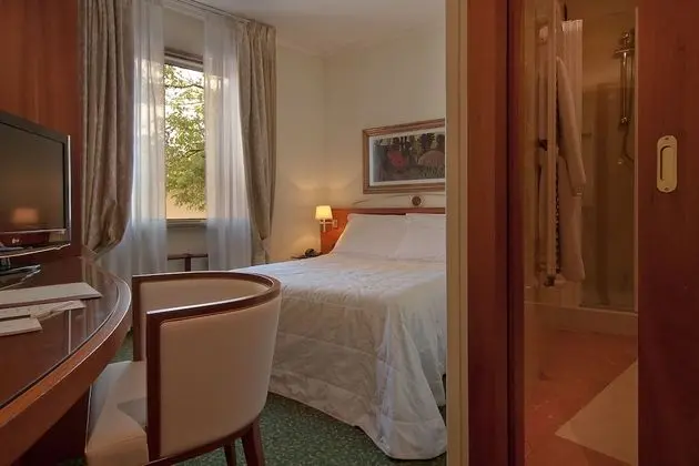 Tek Büyük Yataklı Oda (Small with French bed)