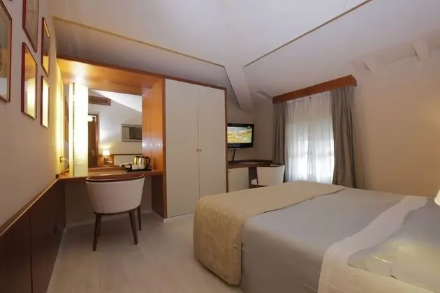 Tek Büyük Yataklı Oda (Small with French bed)