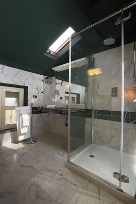 Tek Büyük Yataklı Oda (Small with French bed)