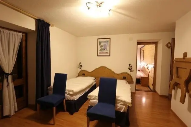 Tek Büyük veya İki Ayrı Yataklı Oda, Dağ Manzaralı