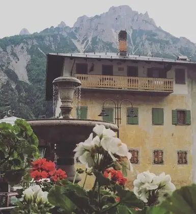 Tek Büyük veya İki Ayrı Yataklı Oda, Dağ Manzaralı