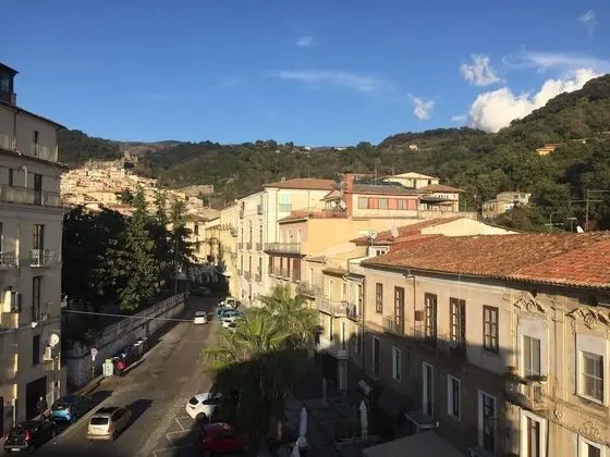 Family Tek Büyük Yataklı Oda