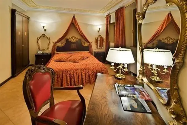 Comfort Tek Büyük Yataklı Oda