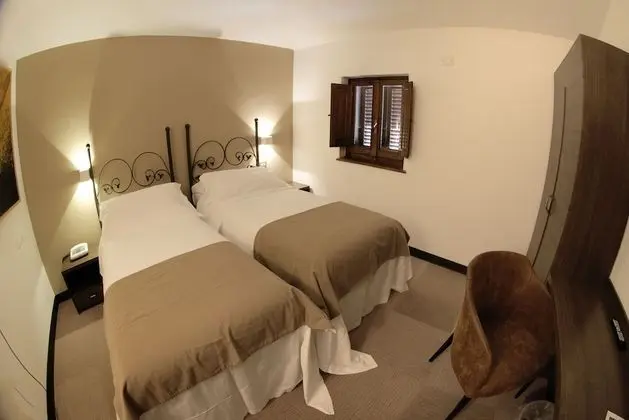 Tek Büyük veya İki Ayrı Yataklı Oda (Dependance)