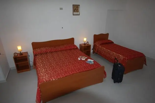 Üç Kişilik Oda