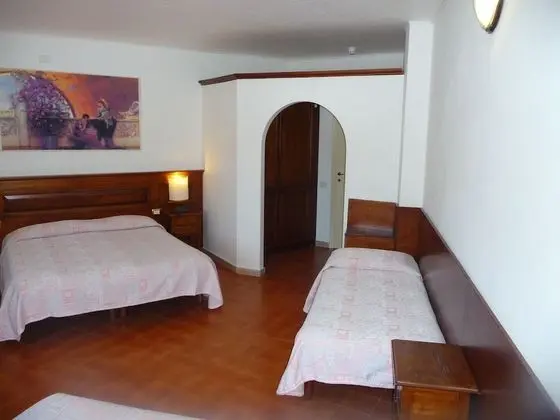 Üç Kişilik Oda