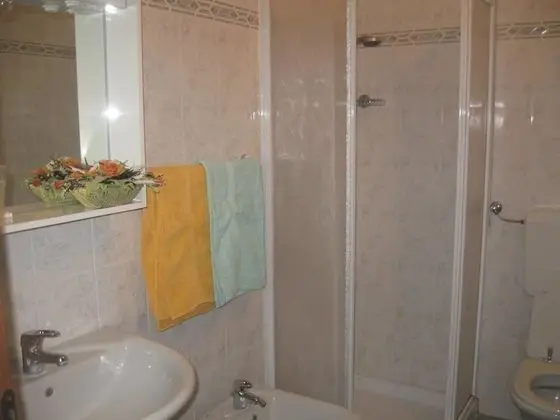 Üç Kişilik Oda, Sigara İçilmez