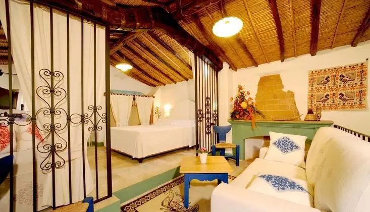 Süit, Veranda, Ek Bina (on 2 levels, internal staircase)