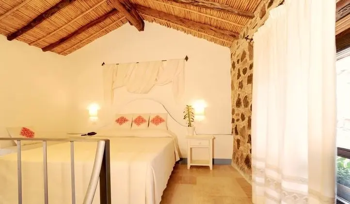 Süit, Veranda, Ek Bina (on 2 levels, internal staircase)