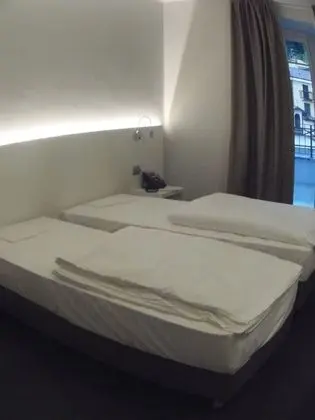 Tek Büyük Yataklı Oda (102)