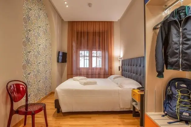 Büyük Yataklı Tek Kişilik Oda