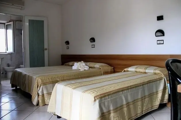 Basic Büyük Yataklı Tek Kişilik Oda