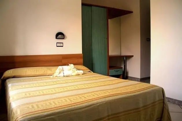 Üç Kişilik Oda, Bahçe Manzaralı