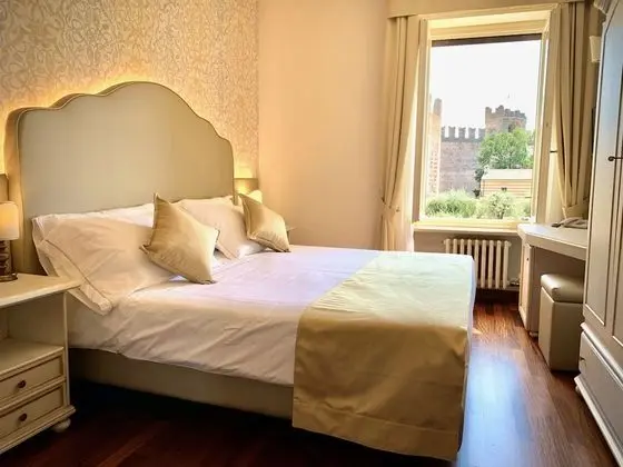 Tek Büyük veya İki Ayrı Yataklı Oda, Göl Manzaralı