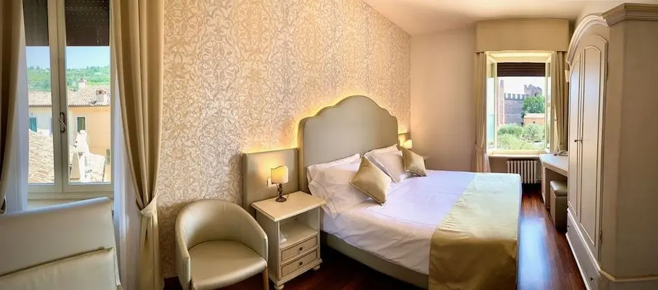 Tek Büyük veya İki Ayrı Yataklı Oda, Göl Manzaralı