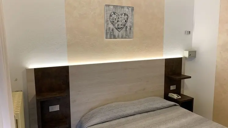 Comfort Tek Büyük veya İki Ayrı Yataklı Oda