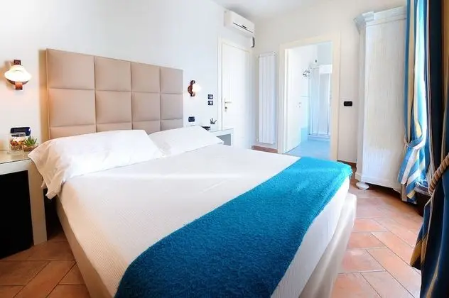 Traditional Tek Büyük Yataklı Oda (Classic)