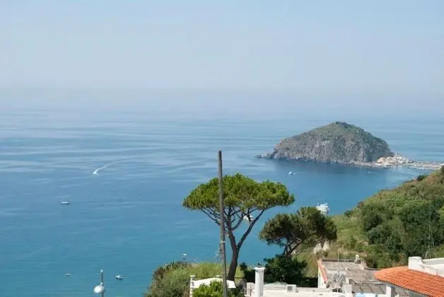 Tek Büyük veya İki Ayrı Yataklı Oda, Deniz Manzaralı