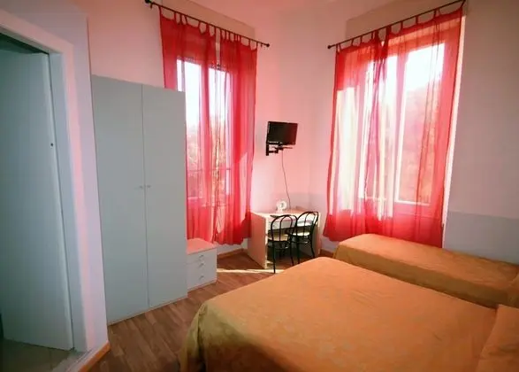 Üç Kişilik Oda