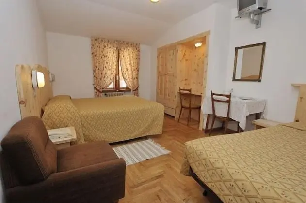 Üç Kişilik Oda
