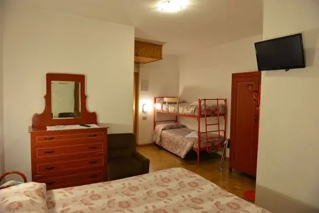 Üç Kişilik Oda