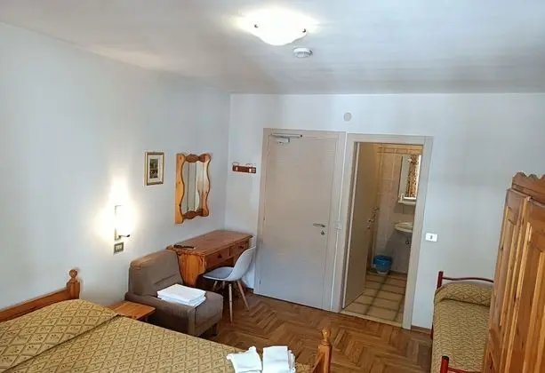 Üç Kişilik Oda