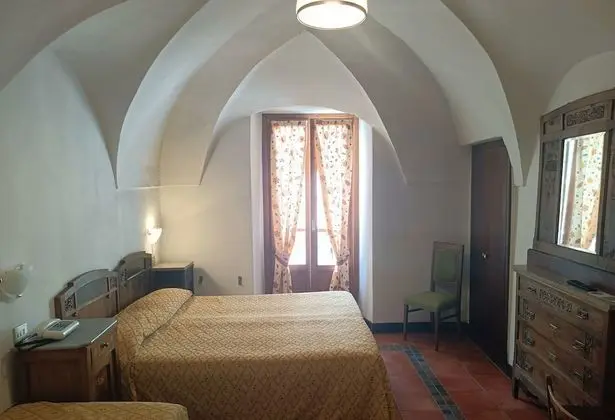 Üç Kişilik Oda
