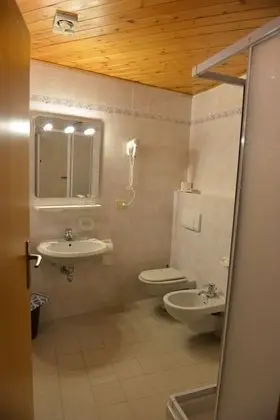 Üç Kişilik Oda