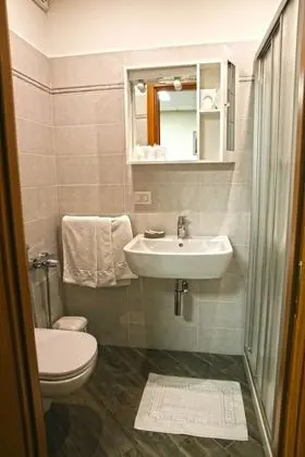 Tek Büyük Yataklı Oda, Dağ Manzaralı