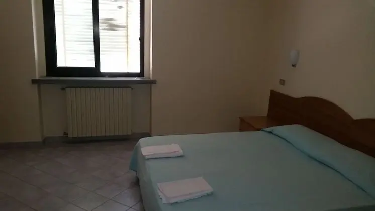 Büyük Yataklı Tek Kişilik Oda