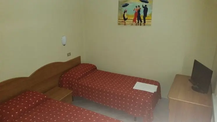 Büyük Yataklı Tek Kişilik Oda