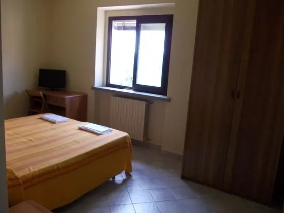 Büyük Yataklı Tek Kişilik Oda