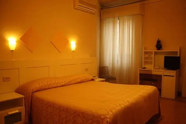 Üç Kişilik Oda