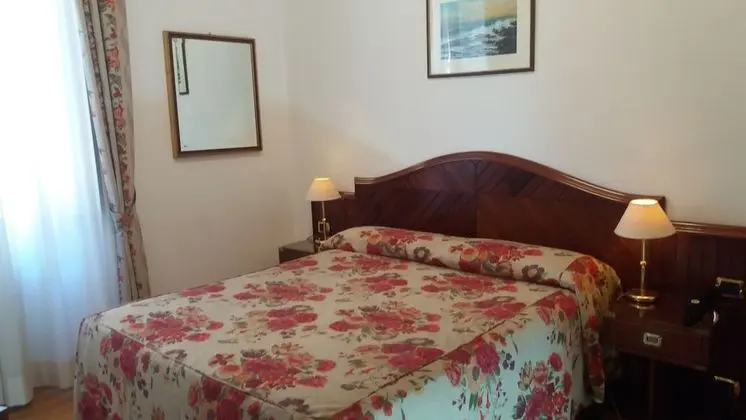 Economy Tek Büyük Yataklı Oda