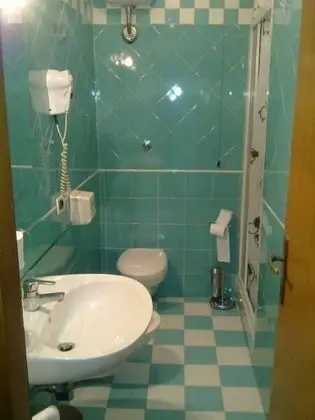 Üç Kişilik Oda