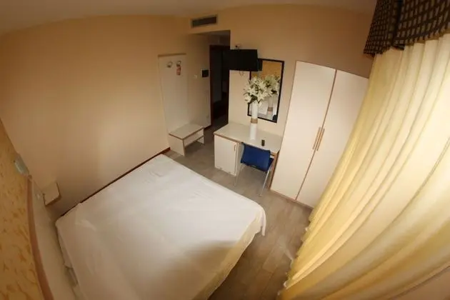 Tek Büyük veya İki Ayrı Yataklı Oda