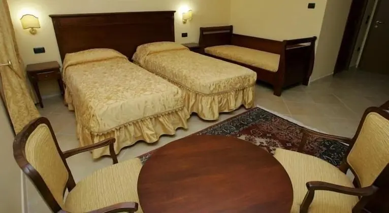 Traditional Tek Büyük veya İki Ayrı Yataklı Oda