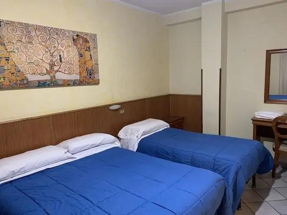 Üç Kişilik Oda