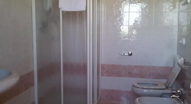 Büyük Yataklı Tek Kişilik Oda