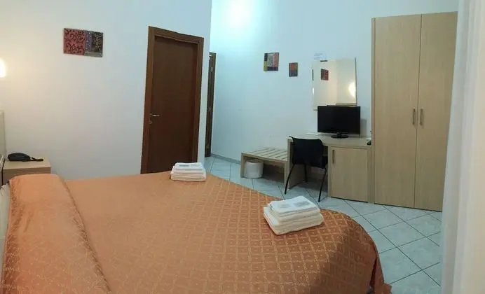 Büyük Yataklı Tek Kişilik Oda