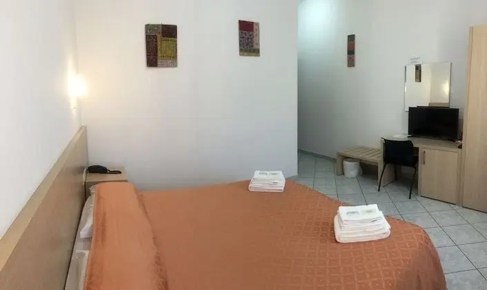 Büyük Yataklı Tek Kişilik Oda