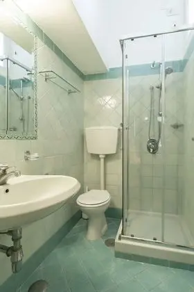 Basic Tek Büyük Yataklı Oda