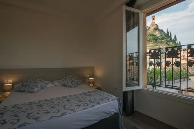 Comfort Tek Büyük veya İki Ayrı Yataklı Oda