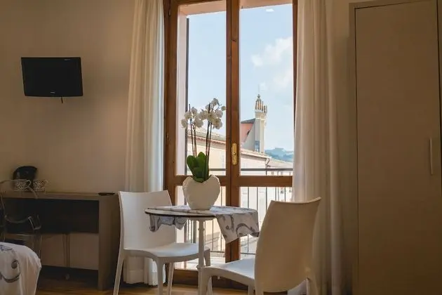 Comfort Tek Büyük veya İki Ayrı Yataklı Oda