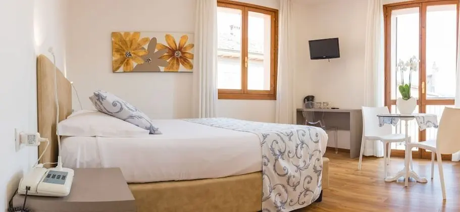 Comfort Tek Büyük veya İki Ayrı Yataklı Oda