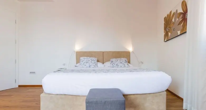 Comfort Tek Büyük veya İki Ayrı Yataklı Oda