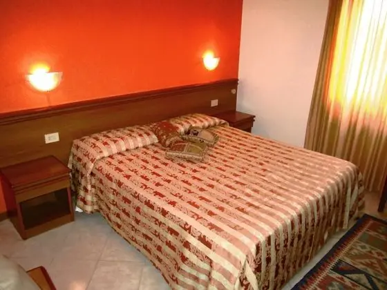 Büyük Yataklı Tek Kişilik Oda