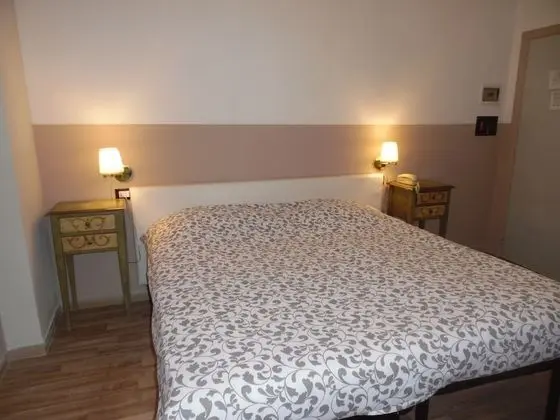 Basic Tek Büyük Yataklı Oda