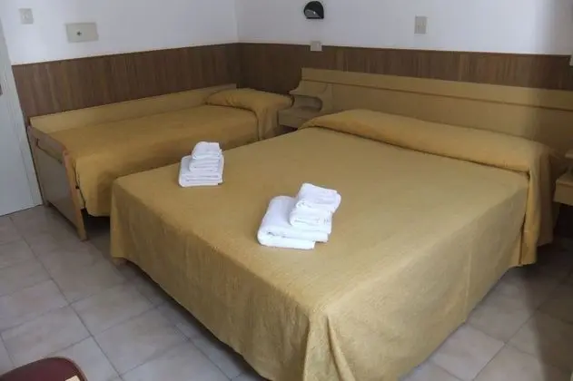 Üç Kişilik Oda